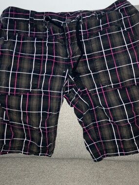 WOMEN'S NORTH FACE PLAID BERMUDA SHORTS 6